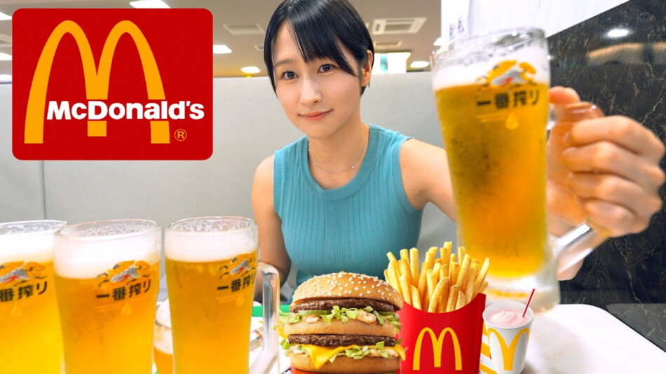 女性YouTuber、タンクトップ姿に「可愛すぎる」