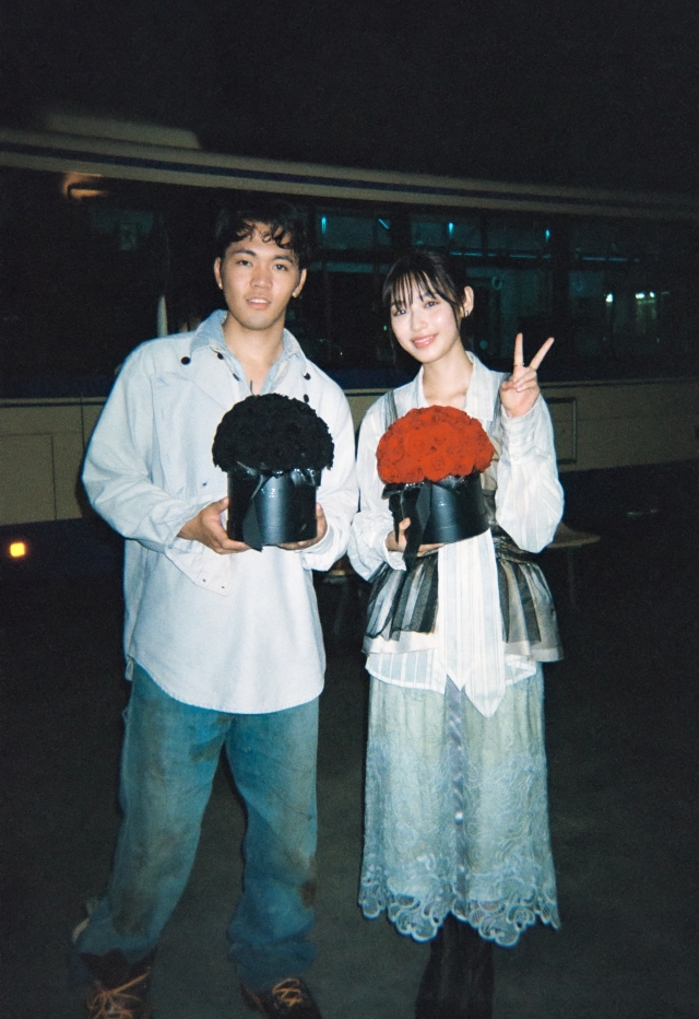 SHO-SENSEI!!「エリー」MV撮影時2ショット　SHO-SENSEI!!、白石聖