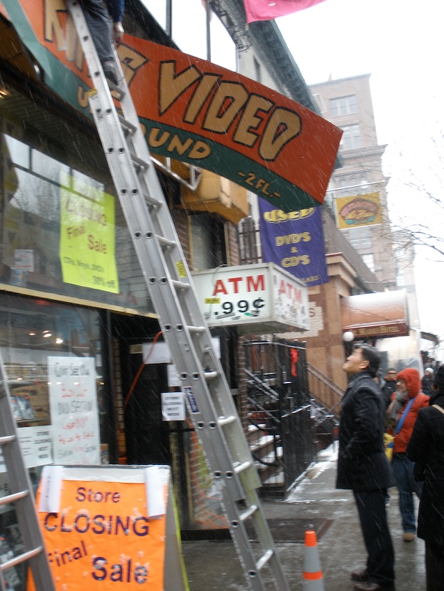 ドキュメンタリー『キムズビデオ』予告編の画像