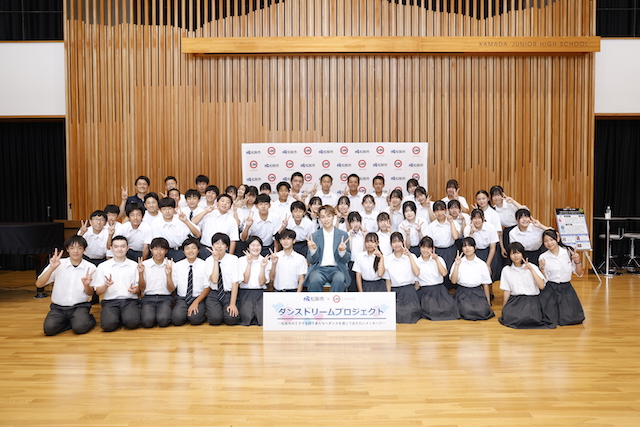 松阪市立鎌田中学校で行われた記者会見の様子