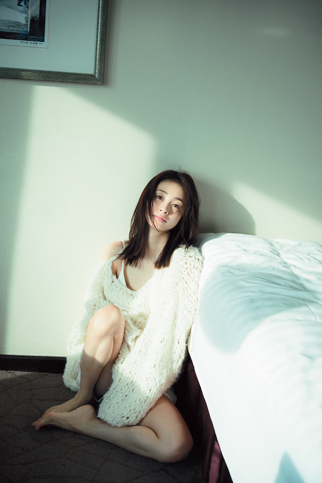 上戸彩が語る、15年ぶり写真集に込めた想いの画像