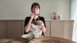佐々木希、料理動画で見せる素顔の画像
