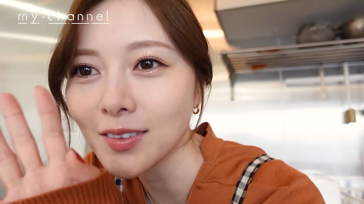 白石麻衣、毛蟹を料理しながら“使えない話”