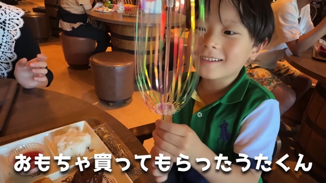 エハラマサヒロ妻、家族でテーマパークを満喫の画像