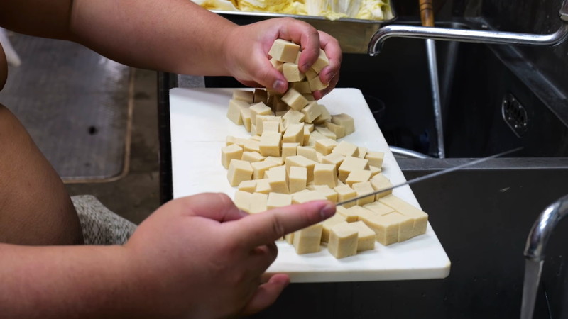 大相撲力士たちの豪快な食事動画が話題の画像