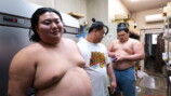 大相撲力士たちの豪快な食事動画が話題の画像