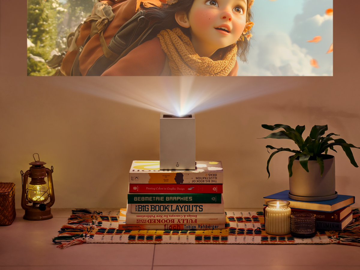 置き場所フリーな超短焦点4Kプロジェクターの画像