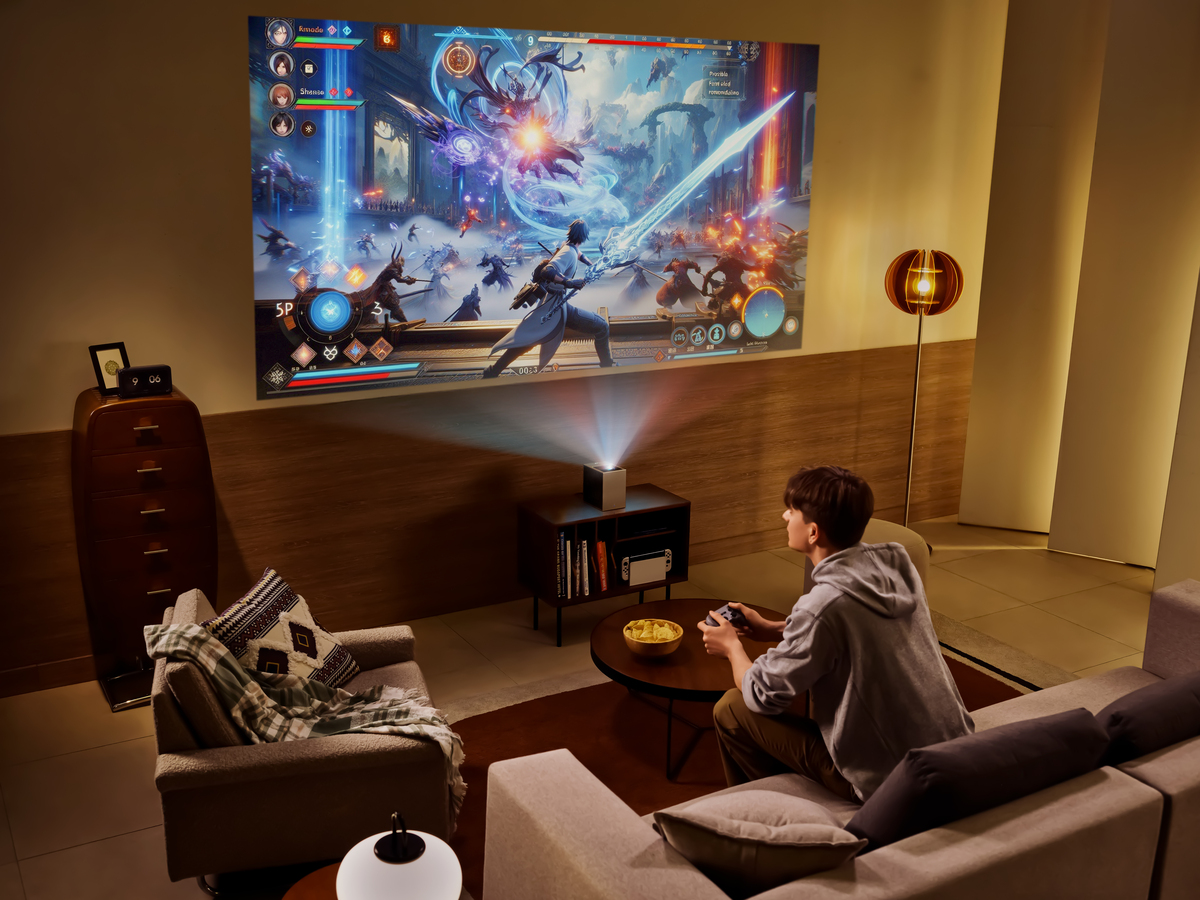 置き場所フリーな超短焦点4Kプロジェクターの画像