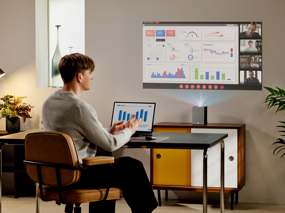 置き場所フリーな超短焦点4Kプロジェクターの画像