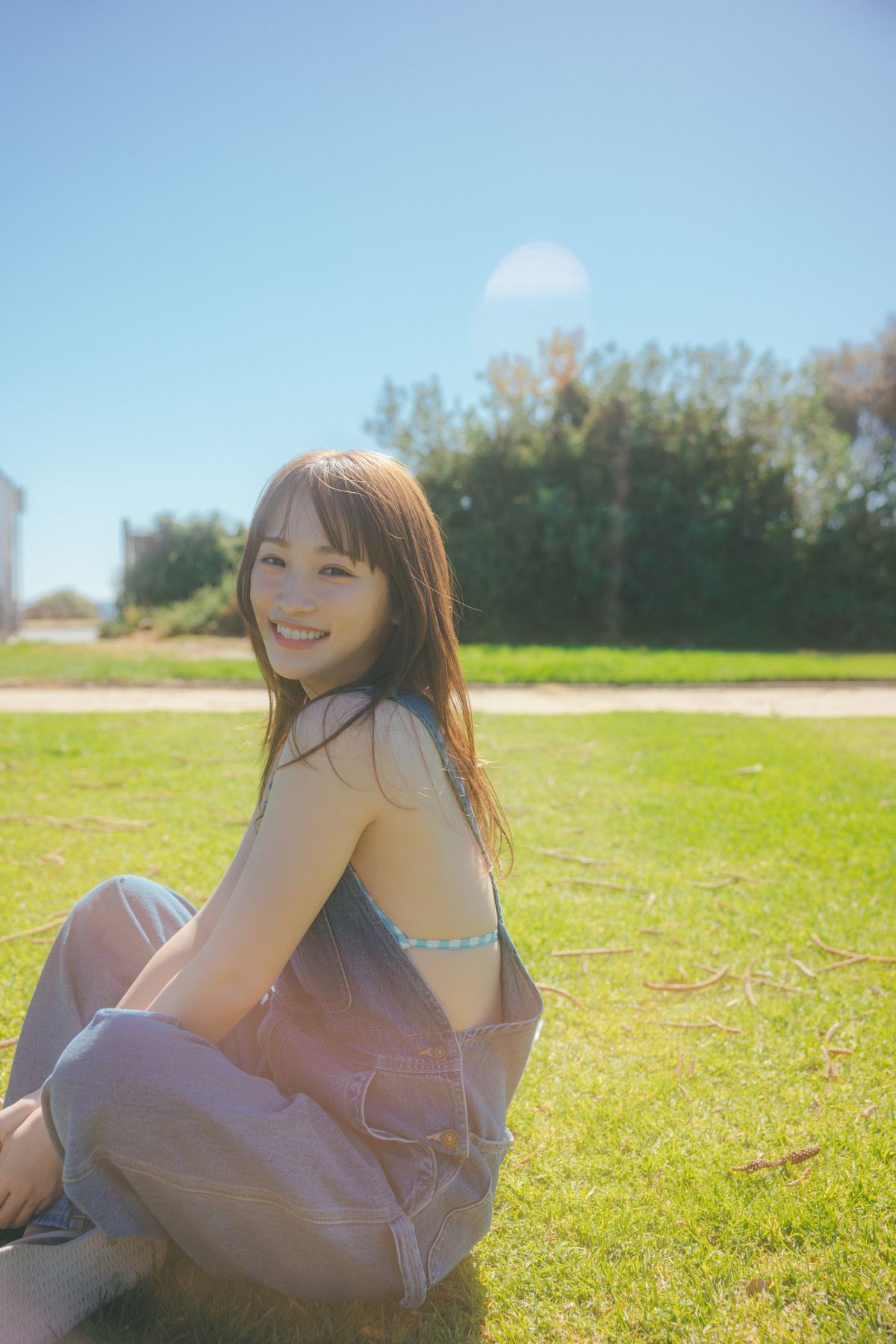 川栄李奈・1st写真集でヘルシーな水着公開