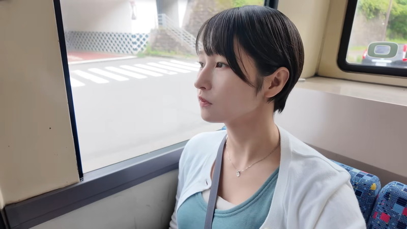 mii、ミニスカワンピ姿で“廃墟な宿”にの画像