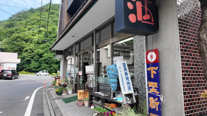 mii、ミニスカワンピ姿で“廃墟な宿”にの画像