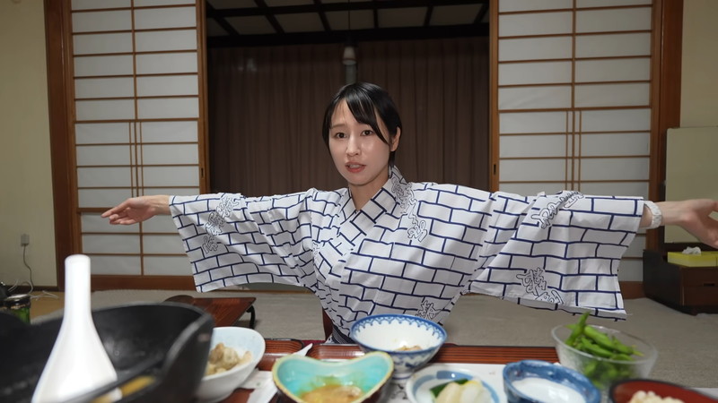 mii、ミニスカワンピ姿で“廃墟な宿”にの画像