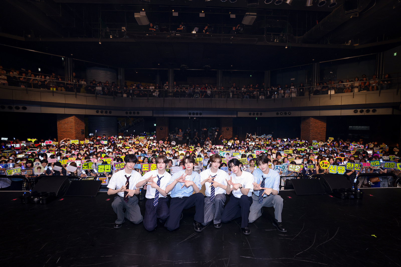 TWS (P)&(C) PLEDIS Entertainment