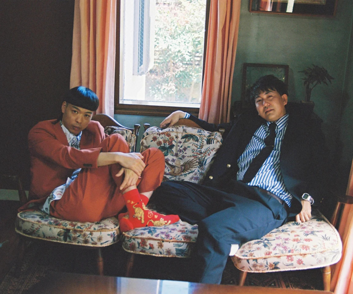 お笑いコンビ・バッテリィズの写真集発売の画像