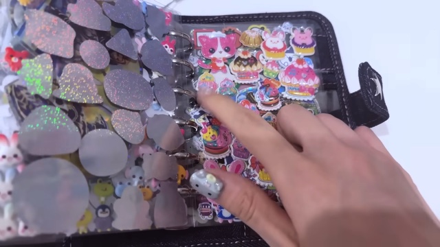あのちゃんが紹介したシール帳の中身