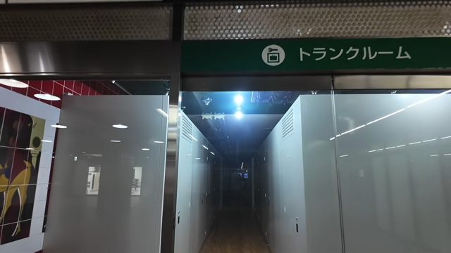 廃墟ショッピングモールを紹介するタケヤキ翔