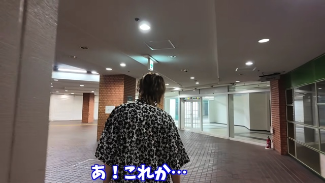 廃墟ショッピングモールを紹介するタケヤキ翔