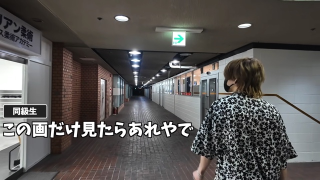 廃墟ショッピングモールを紹介するタケヤキ翔