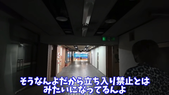 廃墟ショッピングモールを紹介するタケヤキ翔