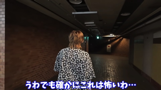 廃墟ショッピングモールを紹介するタケヤキ翔