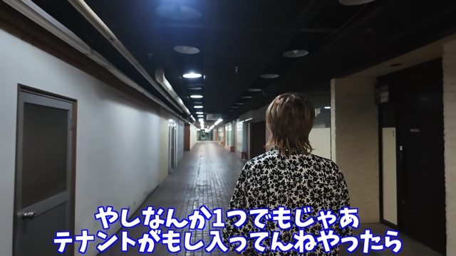 廃墟ショッピングモールを紹介するタケヤキ翔