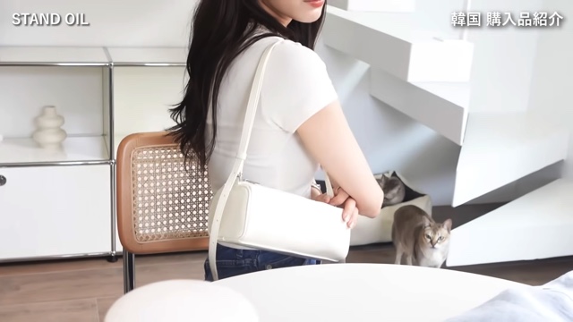 韓国の購入品を紹介する貴島明日香