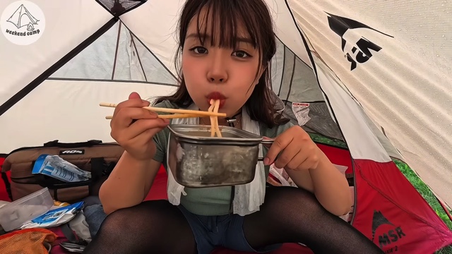 ソロキャンプで人気のYouTuber・週末キャンプチャンネル。