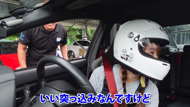 サーキットを走るあま猫