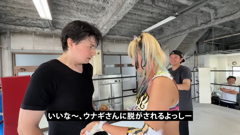 人気女子レスラーが魔裟斗を“査定”の画像