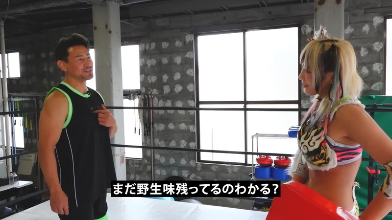 人気女子レスラーが魔裟斗を“査定”の画像