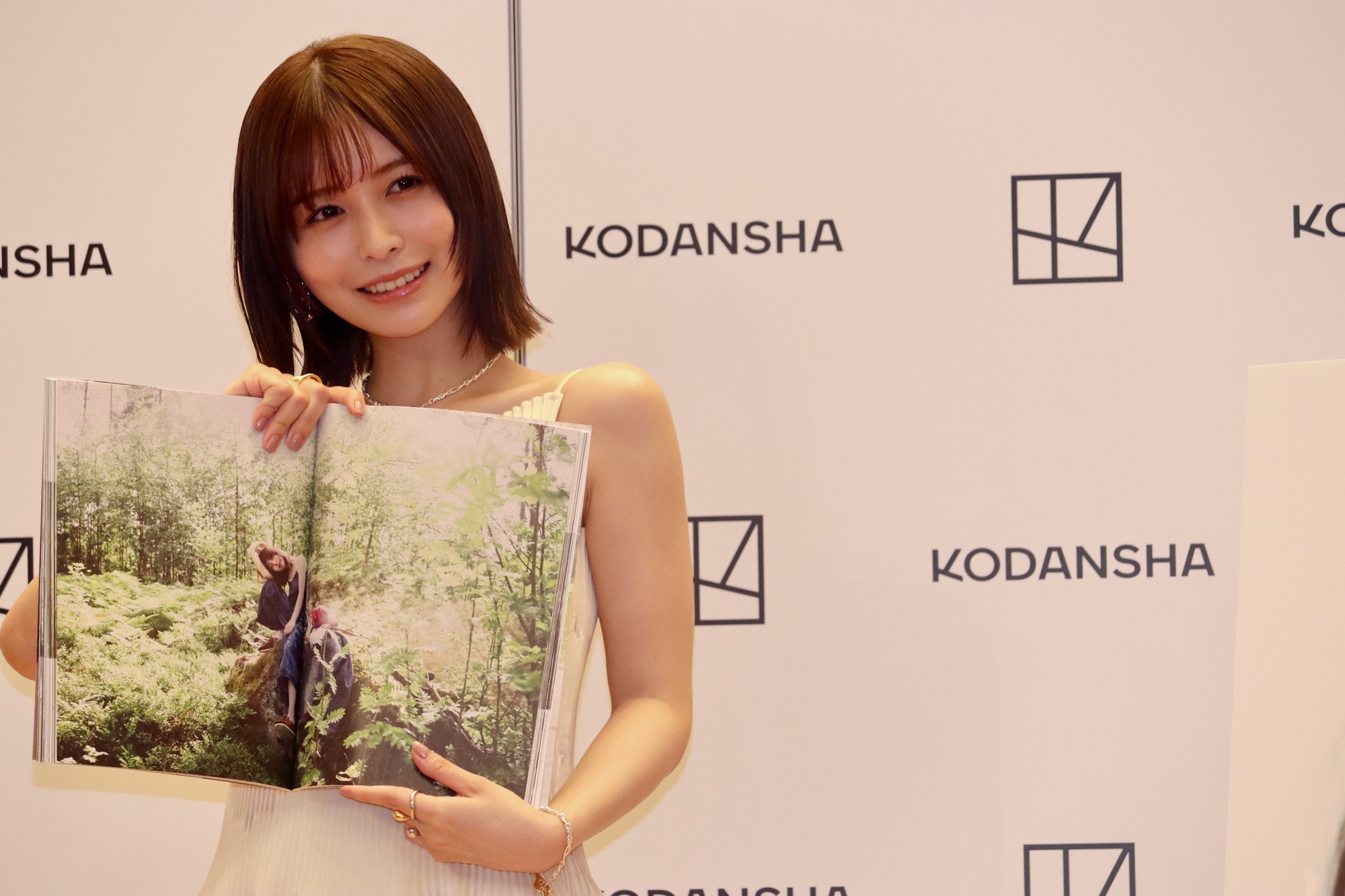 長濱ねる、ノースリーブ姿で写真集を語るの画像