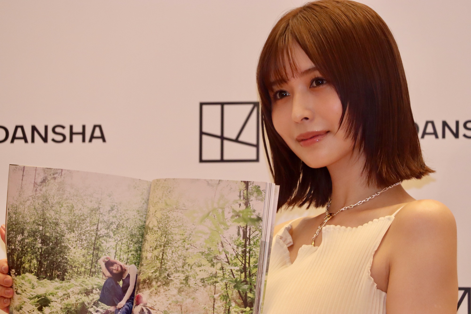 長濱ねる、ノースリーブ姿で写真集を語るの画像