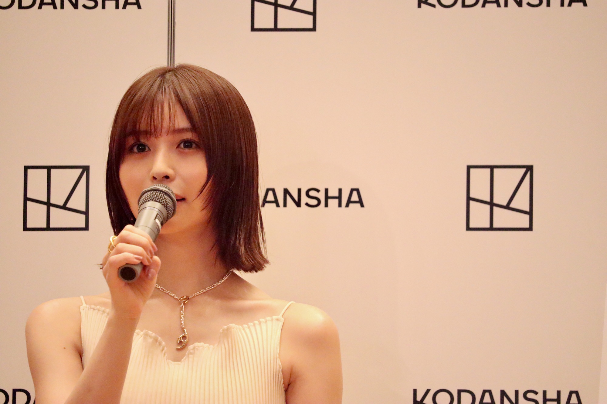 長濱ねる、ノースリーブ姿で写真集を語るの画像