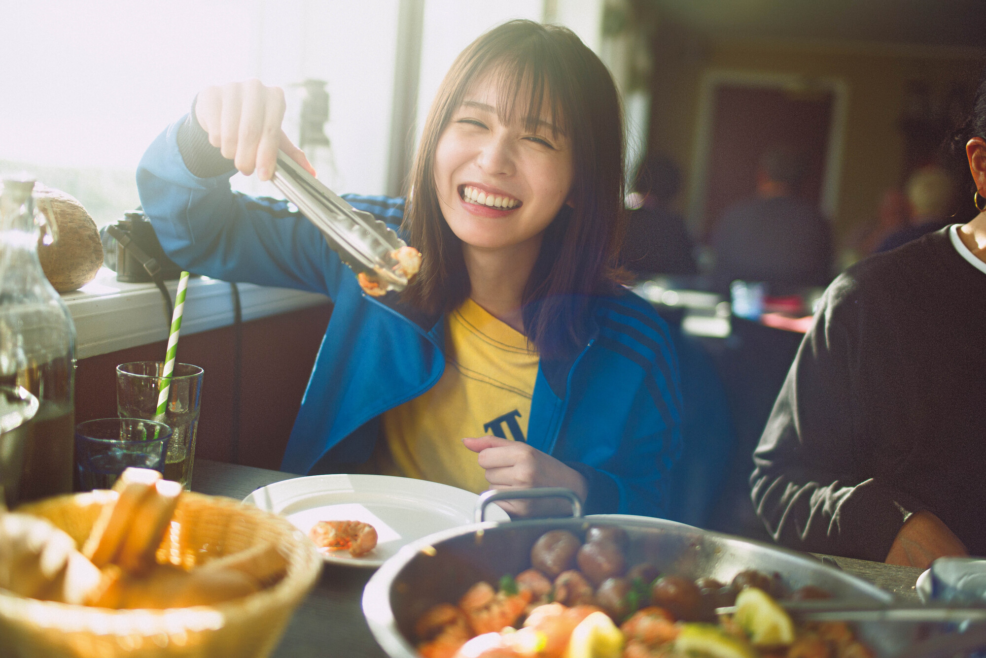 長濱ねる、ノースリーブ姿で写真集を語るの画像