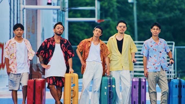 「裸足のチェッコリー」MVより