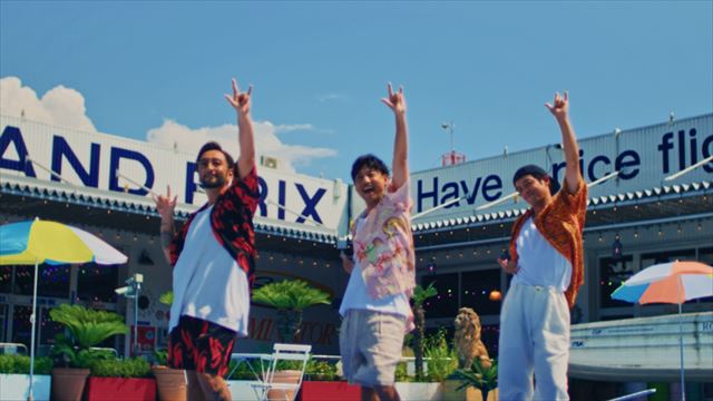 「裸足のチェッコリー」MVより