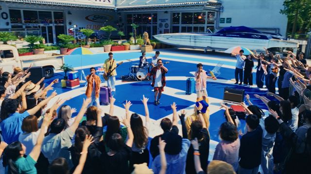 「裸足のチェッコリー」MVより