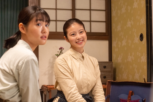 『あんぱん』第81話、嵩と赤いバッグの画像