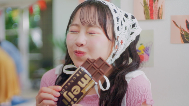 FRUITS ZIPPER『meiji♡FRUITS ZIPPER～暑い日だってチョコっといい日になぁれ～ #NEWOKASHIPROJECT』より