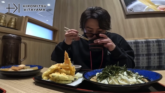 『資さんうどん（すけさんうどん）』で爆食いをする北山宏光