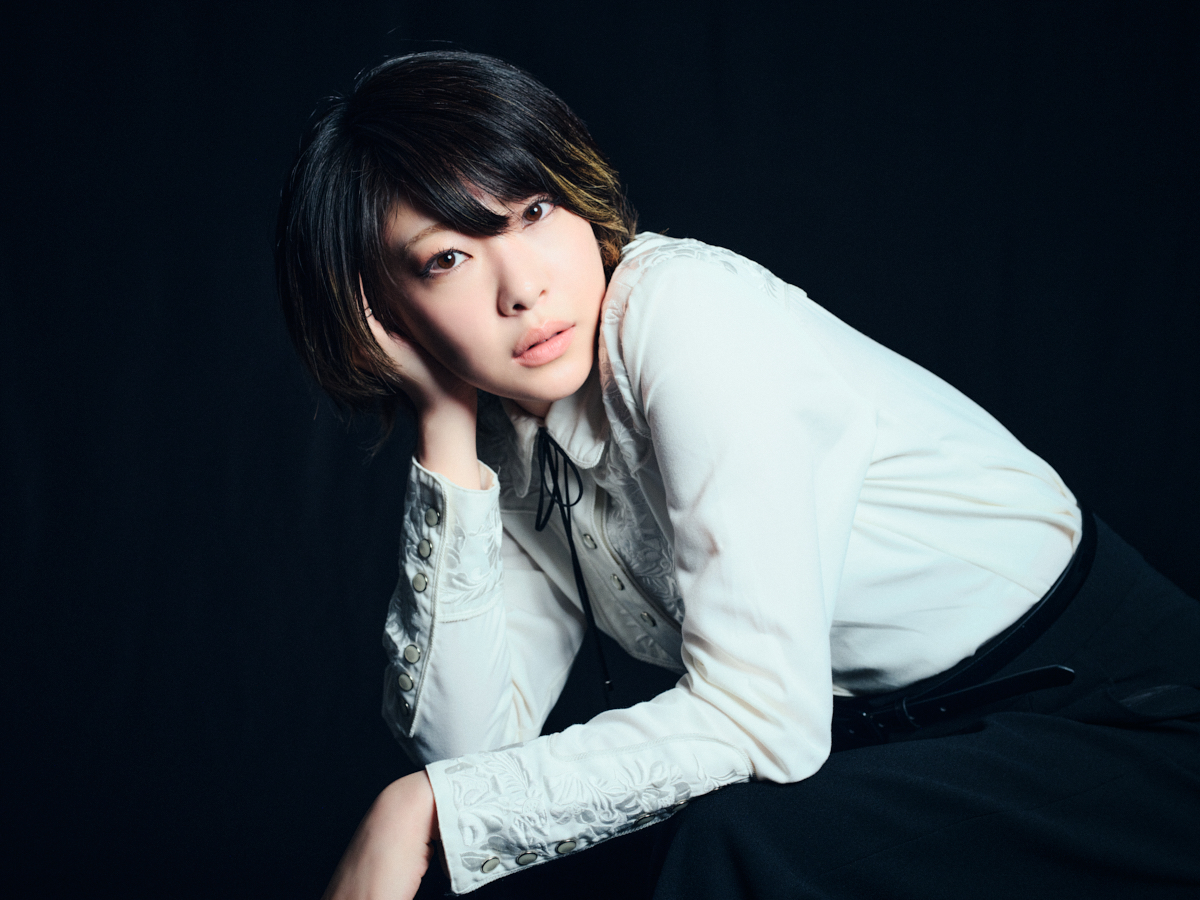 Little Black Dress、未来のための歌