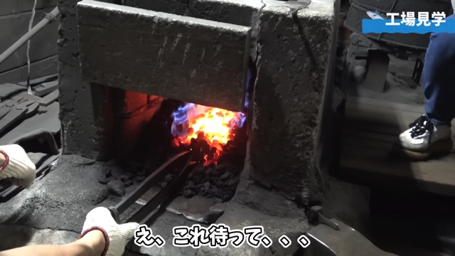 幻の包丁・「くじら包丁」の製造方法を学ぶ森朝奈