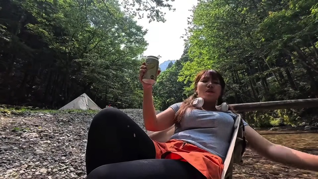 大自然のなかでお酒を堪能する、週末キャンプチャンネル。のりか