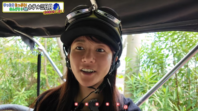 バギーに乗ってはしゃぐ木村文乃