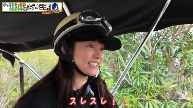 バギーに乗ってはしゃぐ木村文乃