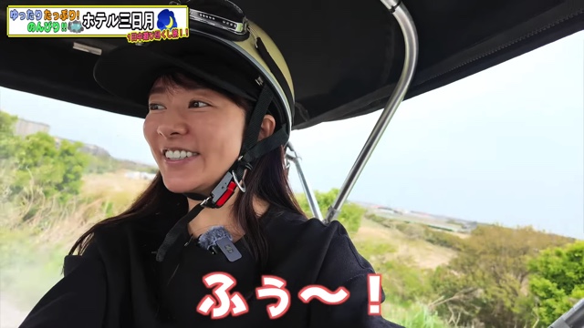 バギーに乗ってはしゃぐ木村文乃