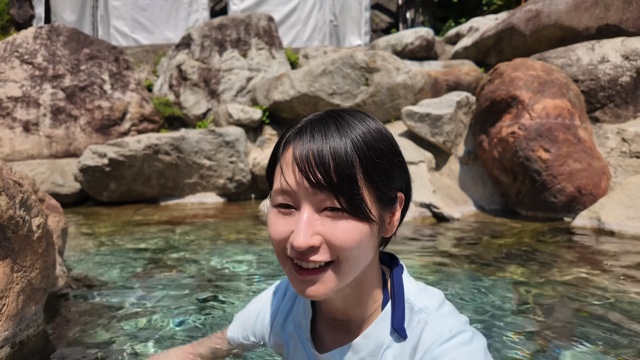 山奥の温泉に入るmii