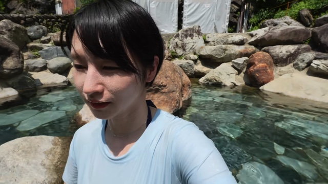 山奥の温泉に入るmii