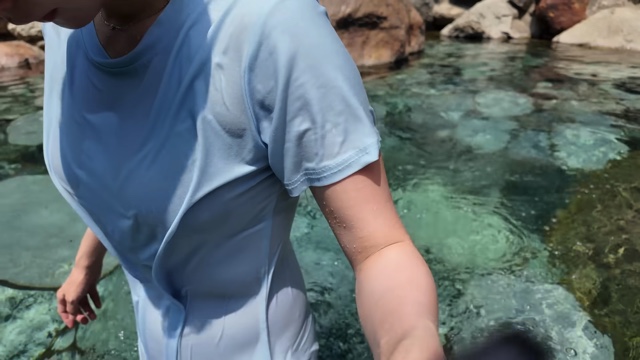 山奥の温泉に入るmii